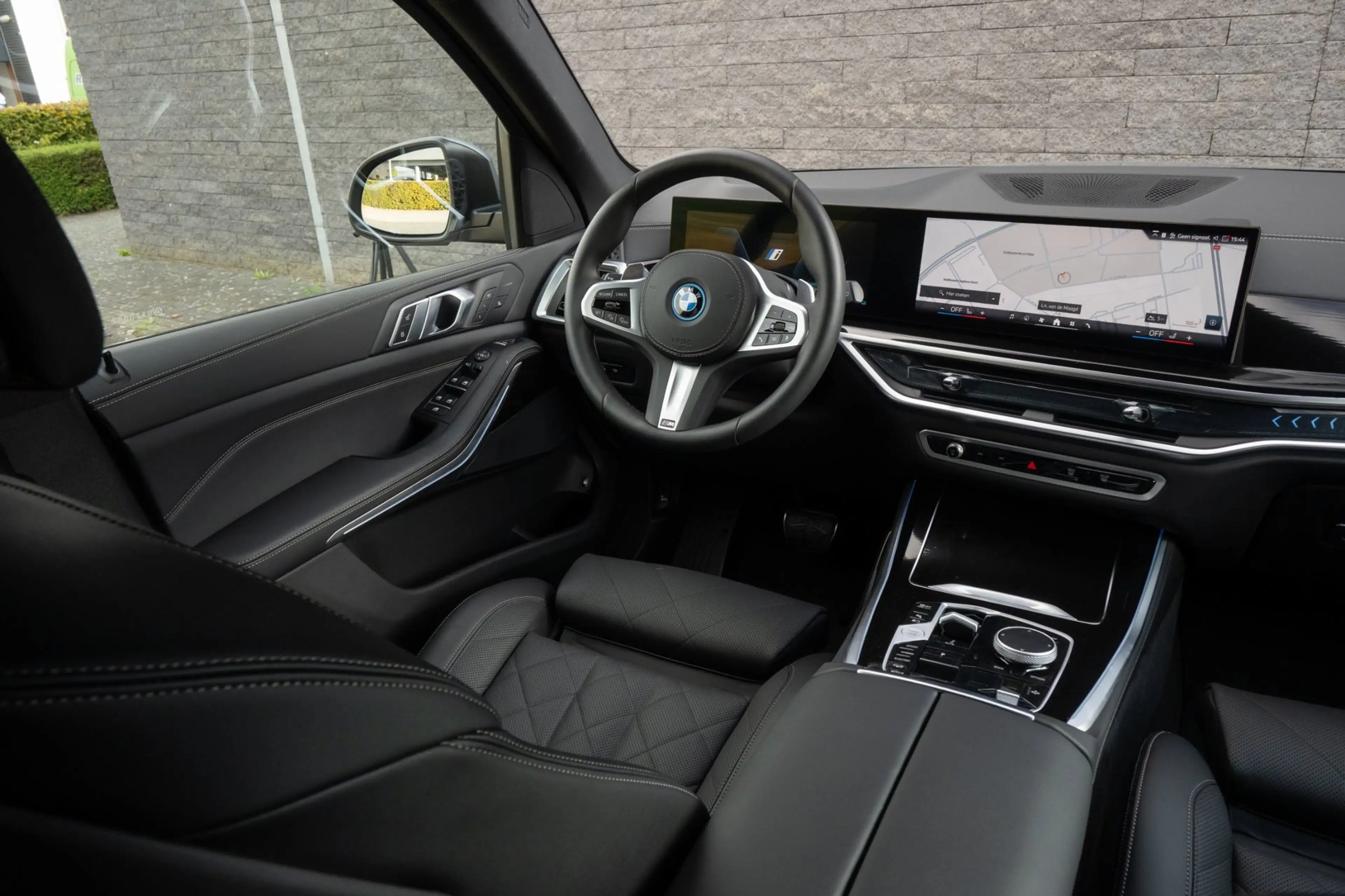 BMW X5 XDrive50e Frozen Pure Grey — photo 30