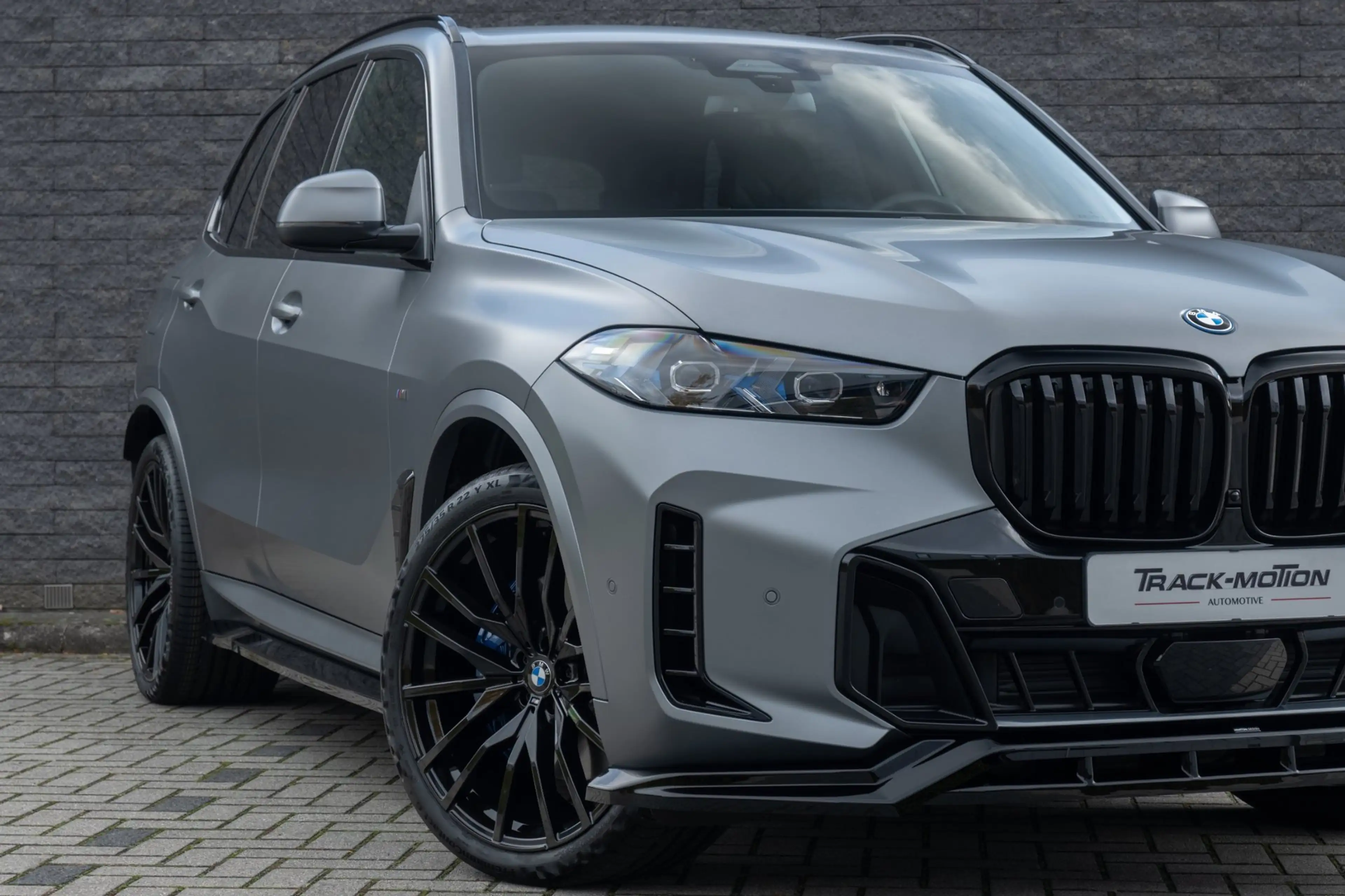 BMW X5 XDrive50e Frozen Pure Grey — photo 7