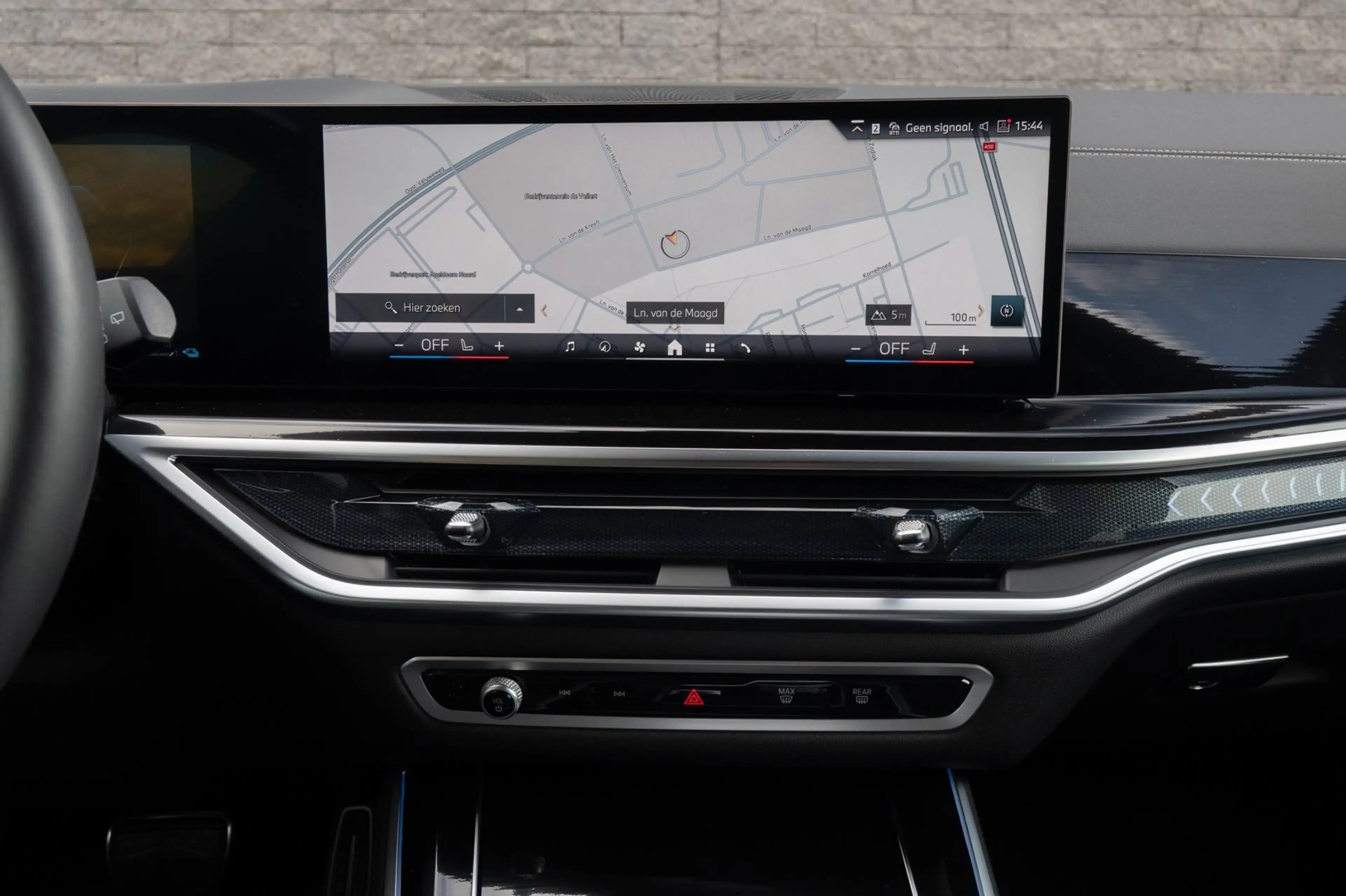 BMW X5 XDrive50e Frozen Pure Grey — photo 29