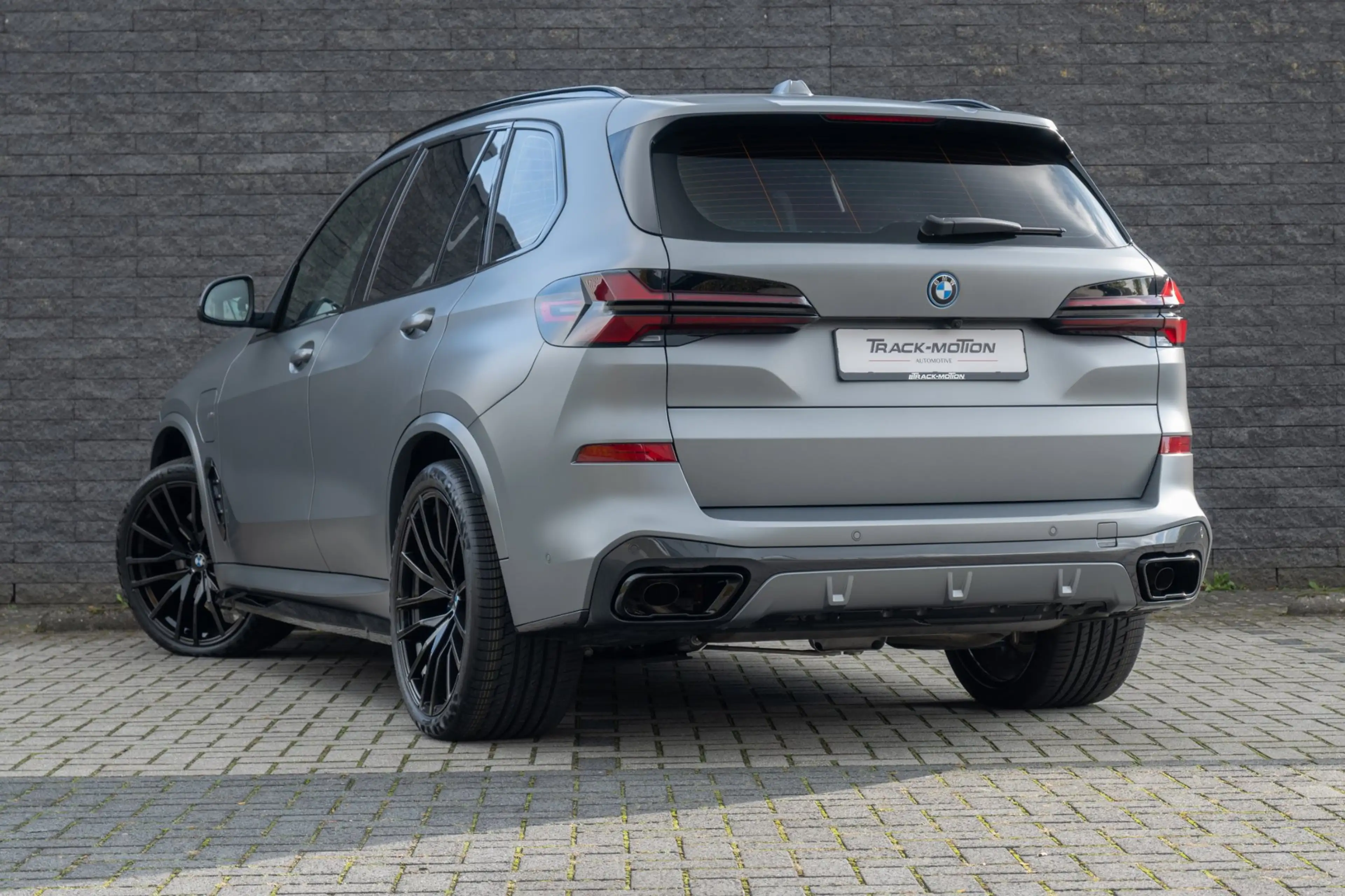 BMW X5 XDrive50e Frozen Pure Grey — photo 12