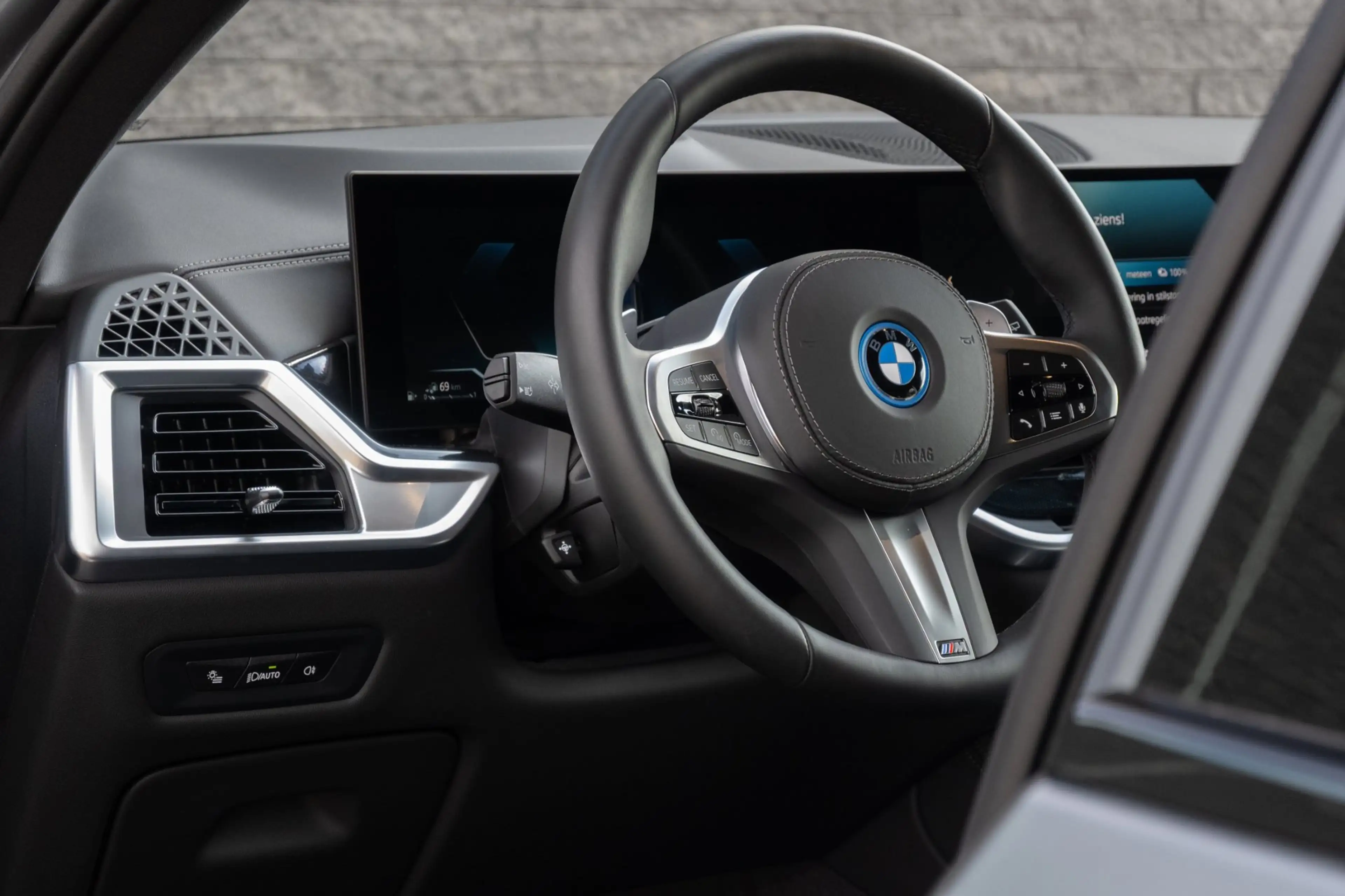 BMW X5 XDrive50e Frozen Pure Grey — photo 19