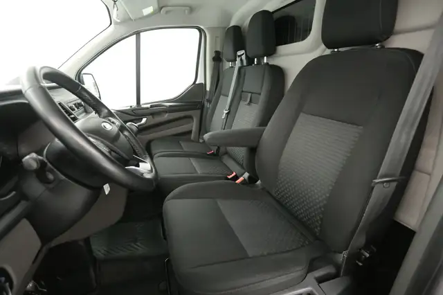 Ford Transit Custom view 9