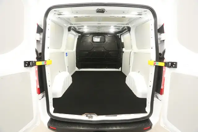 Ford Transit Custom view 3