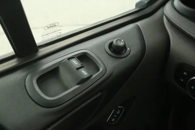 Ford Transit Custom view 17