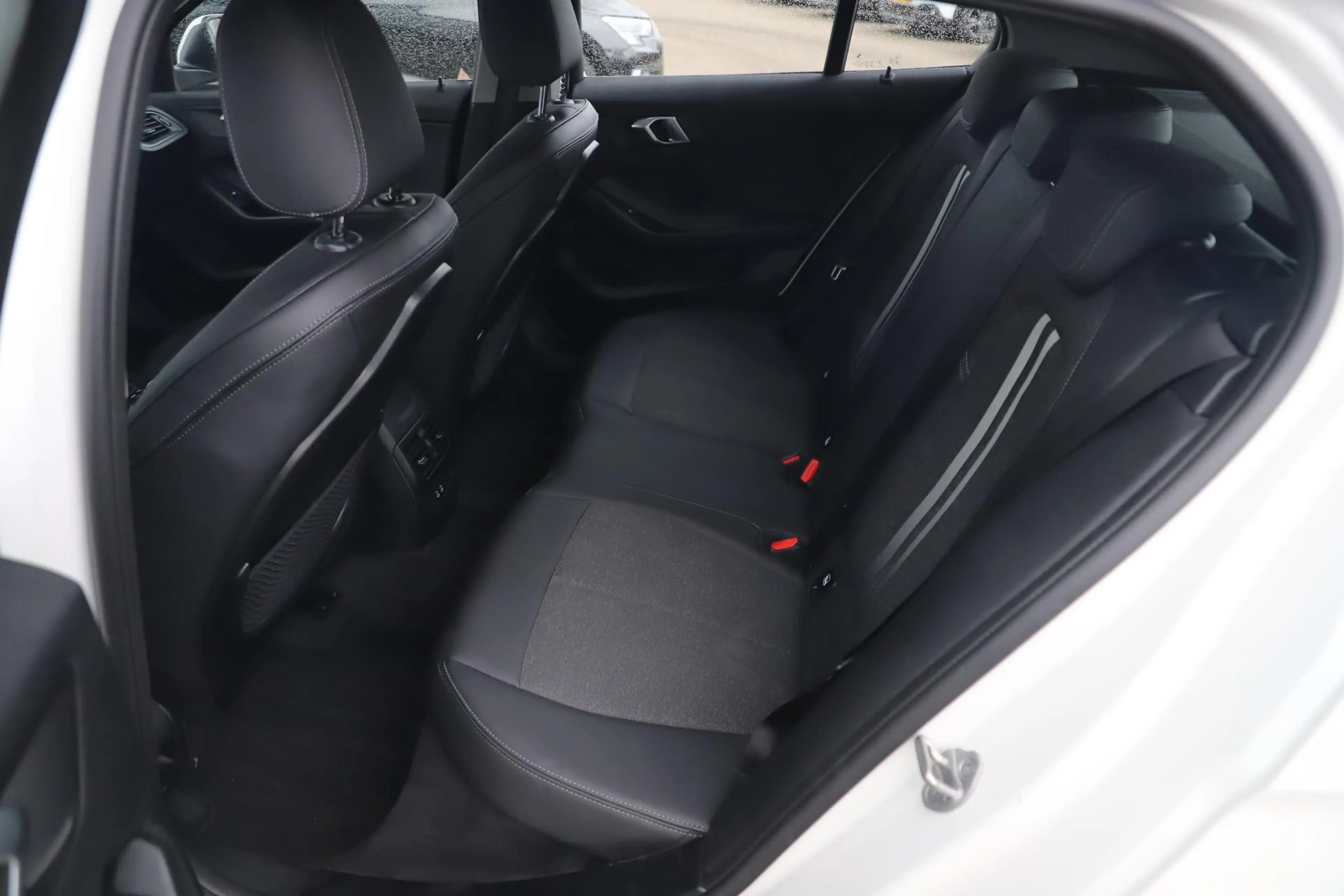 BMW 116 1-serie 116i Lesauto ! Sportstoelen Navigatie LED — photo 7