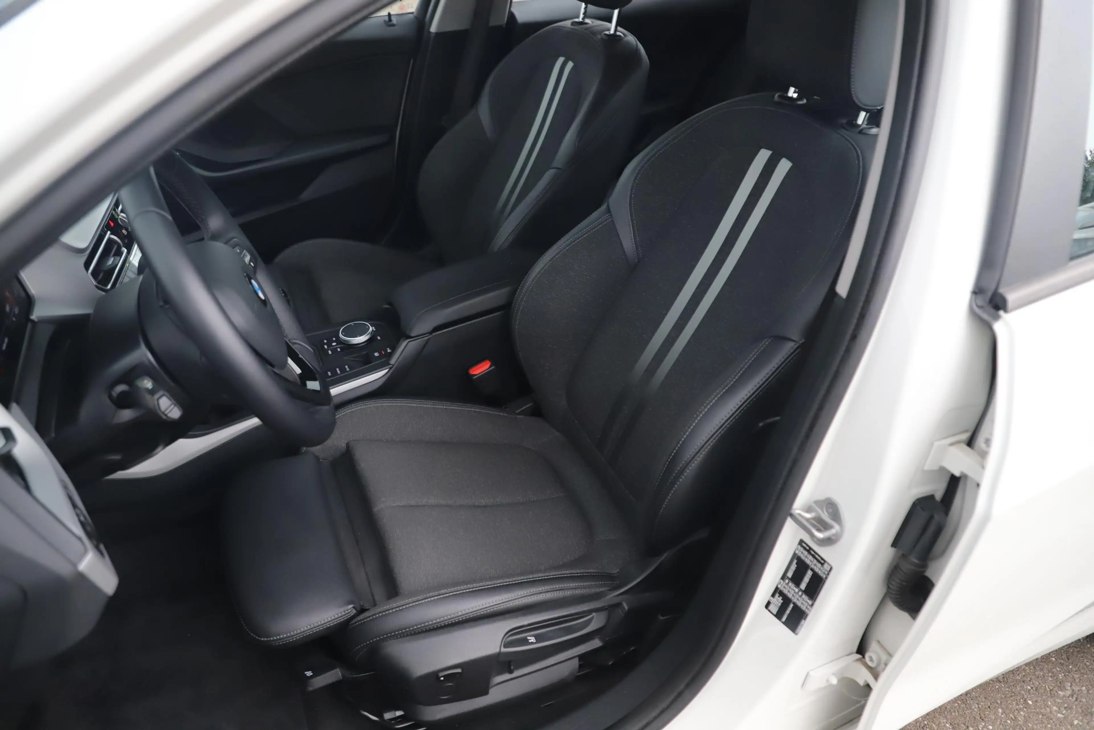 BMW 116 1-serie 116i Lesauto ! Sportstoelen Navigatie LED — photo 6
