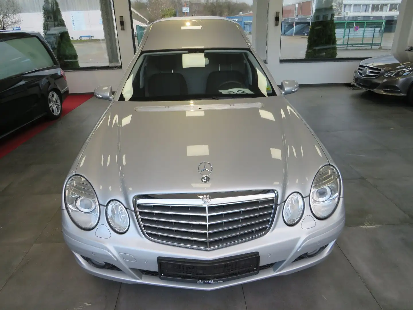 Mercedes-Benz E 220 Kuhlmann Cars Bestattungswagen / Leichenwagen Argintiu - 2