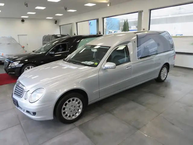 Mercedes-Benz E 220 Kuhlmann Cars Bestattungswagen / Leichenwagen