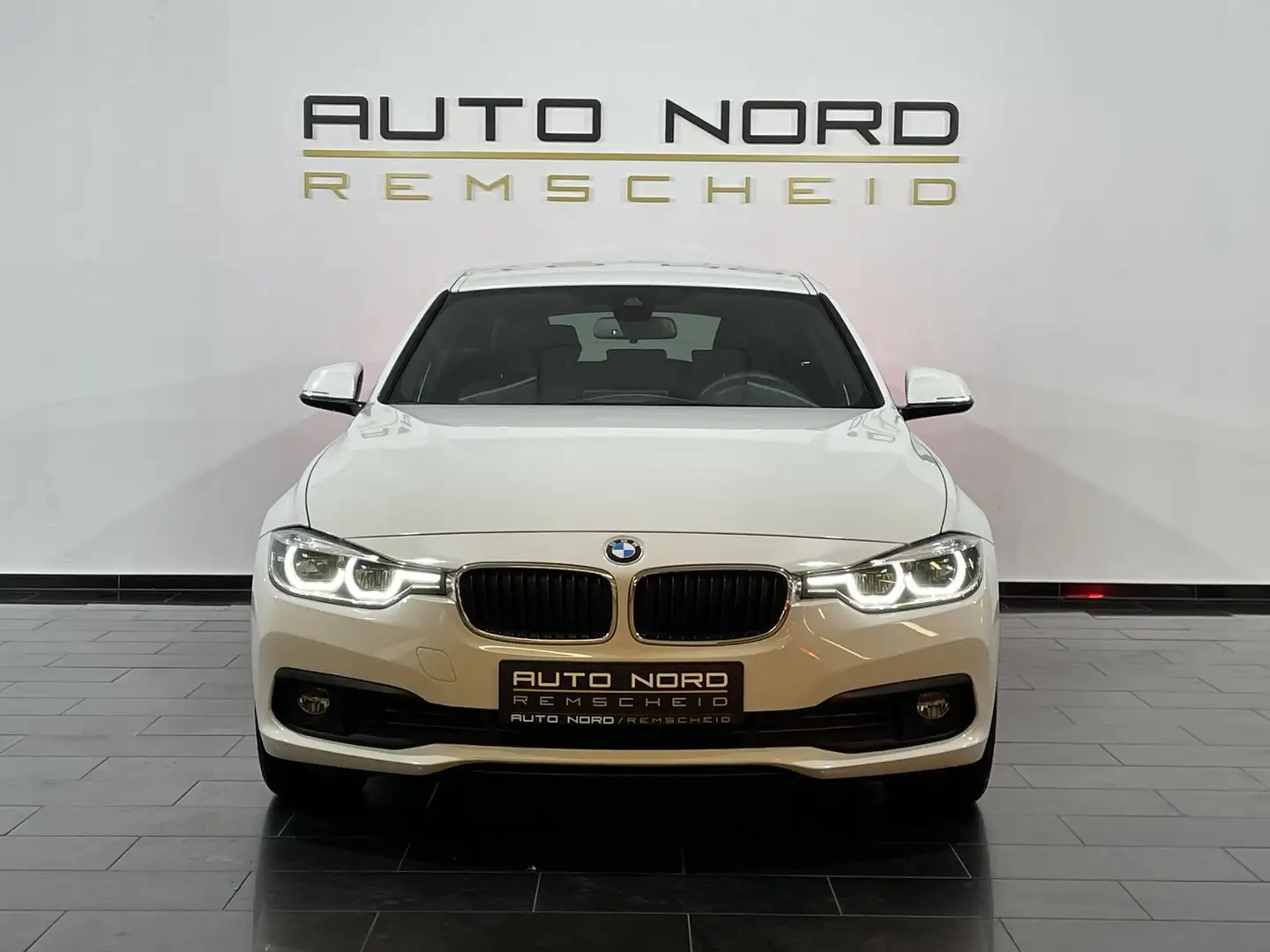 BMW 320 d Touring*Leder*LED*Shadow*AHK*M-Lenkrad* Blanc - 2