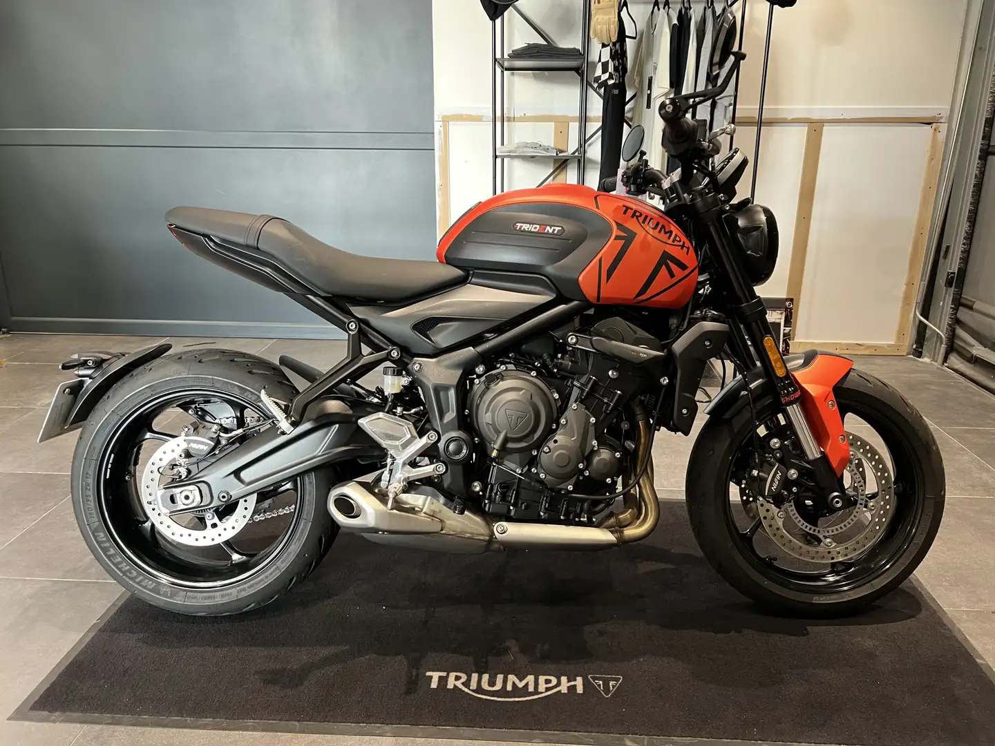 Triumph Trident 660 Orange - 1