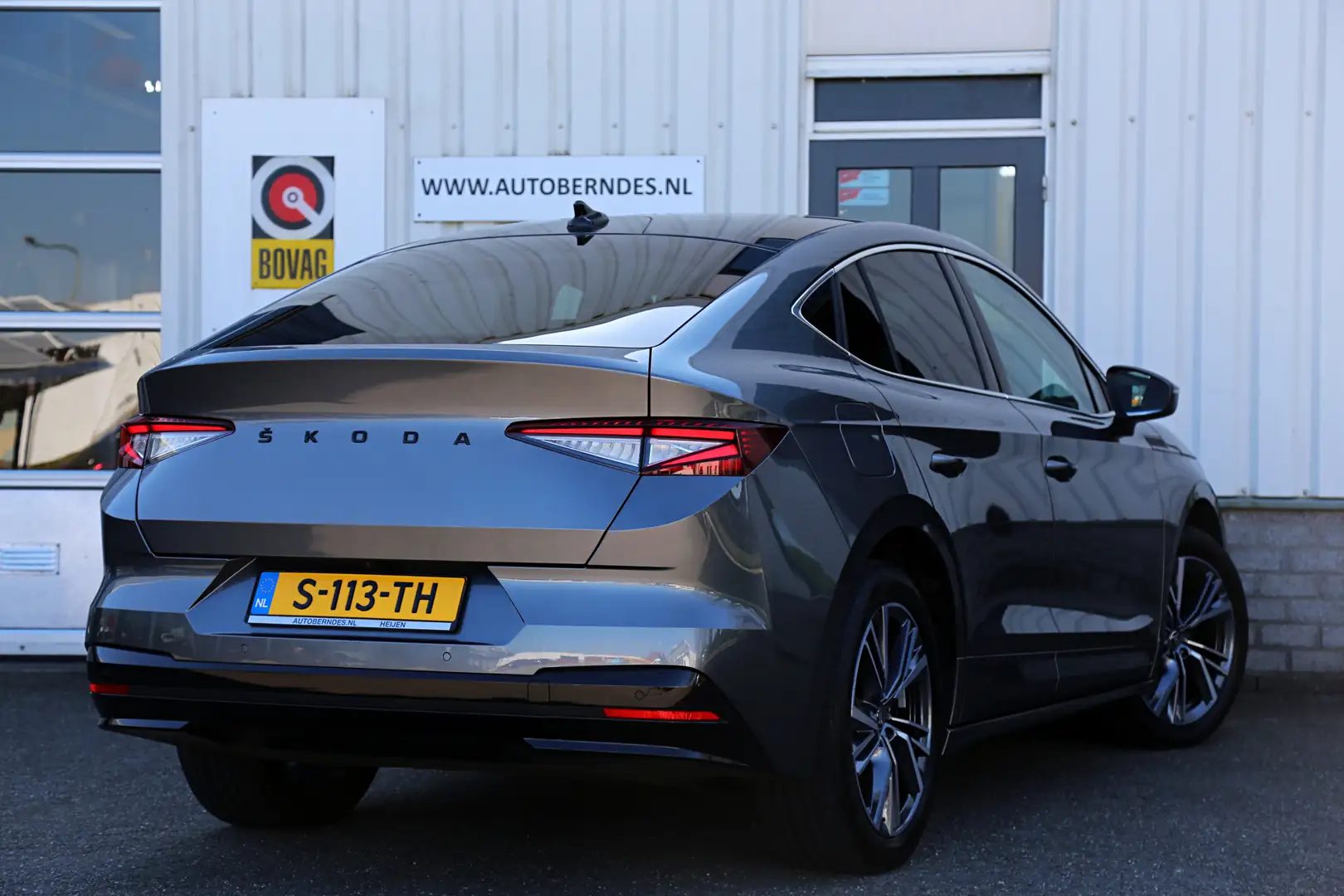 Skoda Enyaq Coupé iV 60*NL-Auto*Perfect Onderh.*Panodak/ACC/St Grau - 2