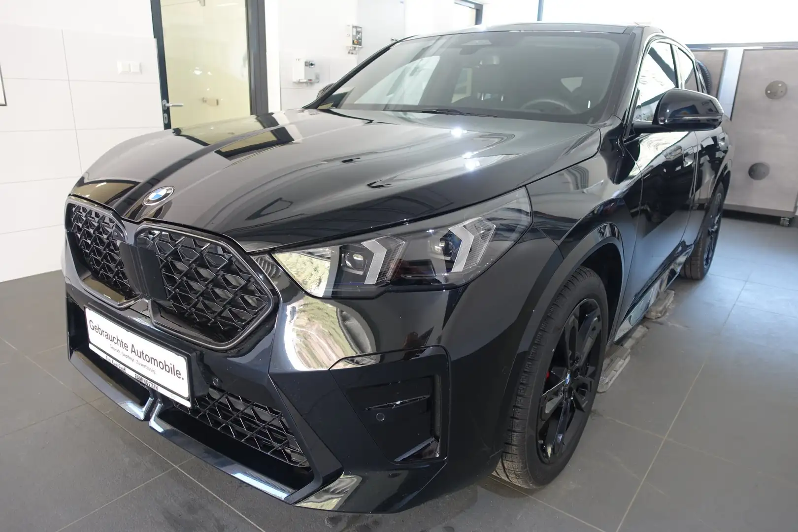 BMW X2 20d xDrive Schwarz - 1