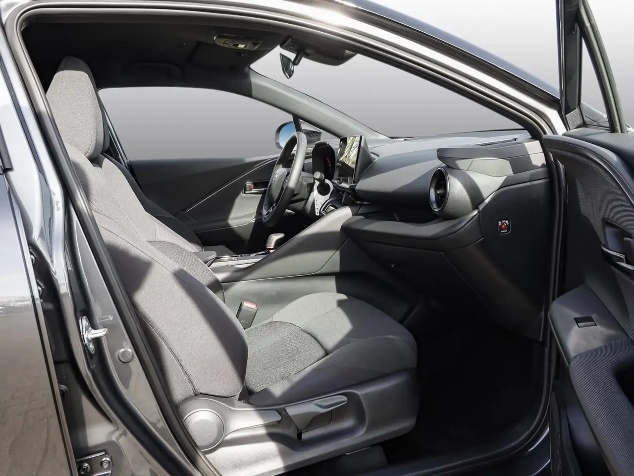 Toyota C-HR 1.8 Hybrid Teamplayer NAVI SHZ PDC KLIMA BT 6