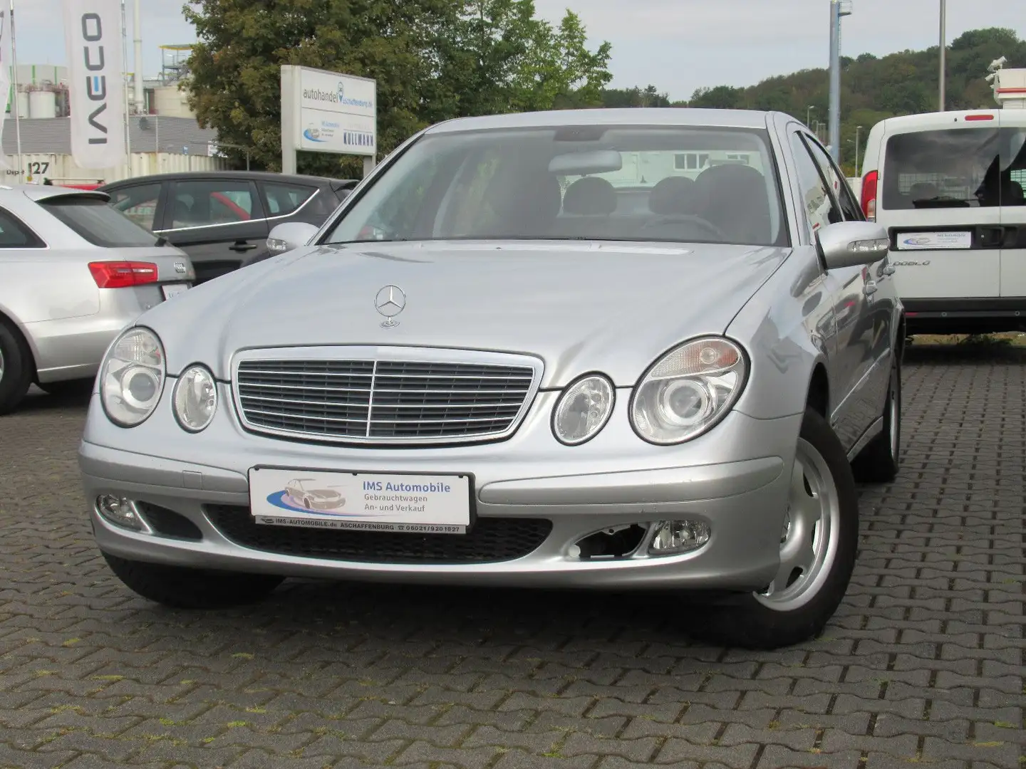 Mercedes-Benz E 200 Lim. CDI*AHK*Klima*Tempomat* Silber - 1
