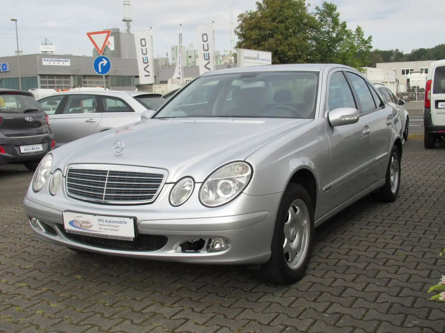 Mercedes-Benz E 200 Lim. CDI*AHK*Klima*Tempomat* Silber - 2