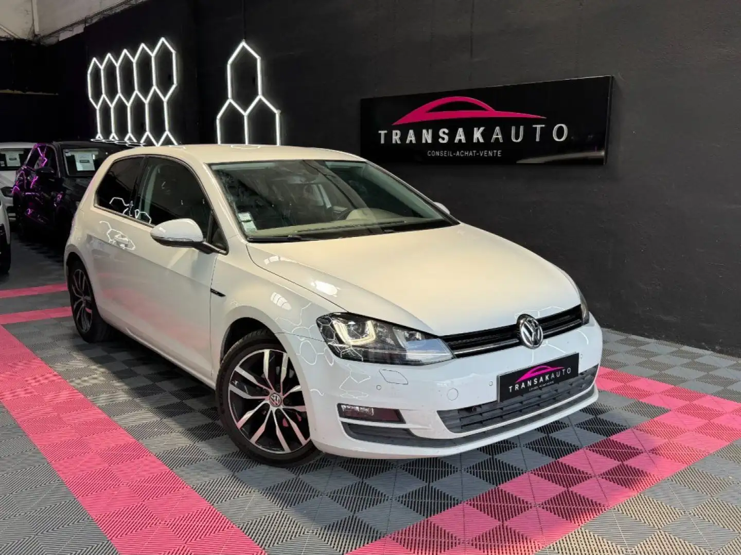 Volkswagen Golf 7 Lounge BlueMotion Technology 1.6 L TDI 105 ch ~ Démarrage sans clé ~ Caméra de recul ~ Auto Hold ~ Weiß - 1