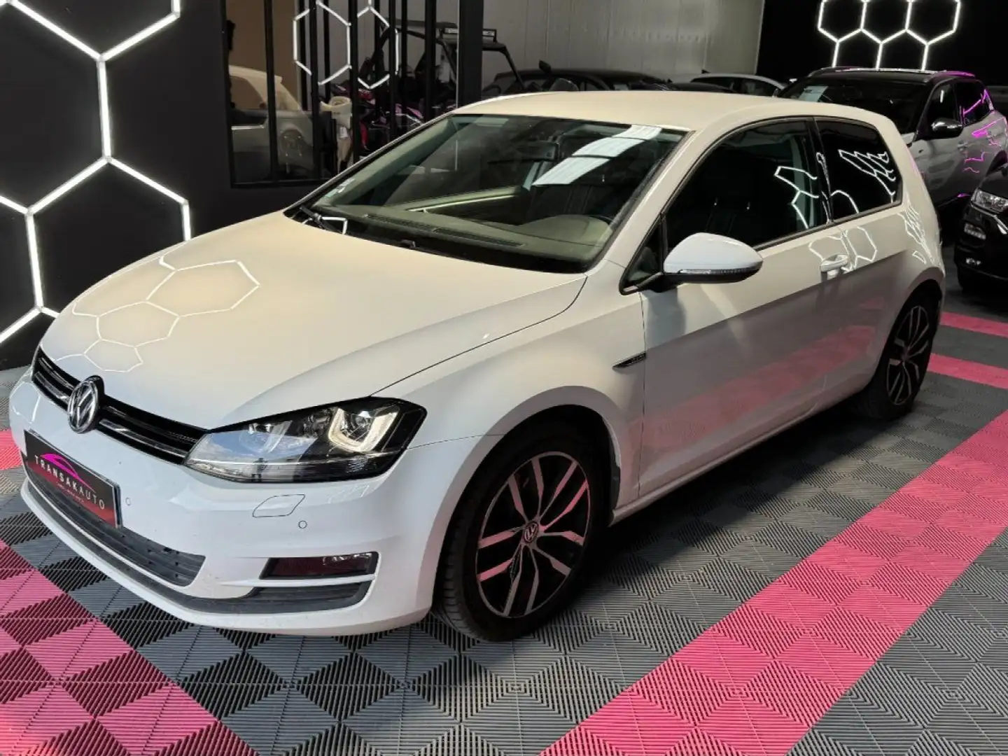 Volkswagen Golf 7 Lounge BlueMotion Technology 1.6 L TDI 105 ch ~ Démarrage sans clé ~ Caméra de recul ~ Auto Hold ~ Weiß - 2