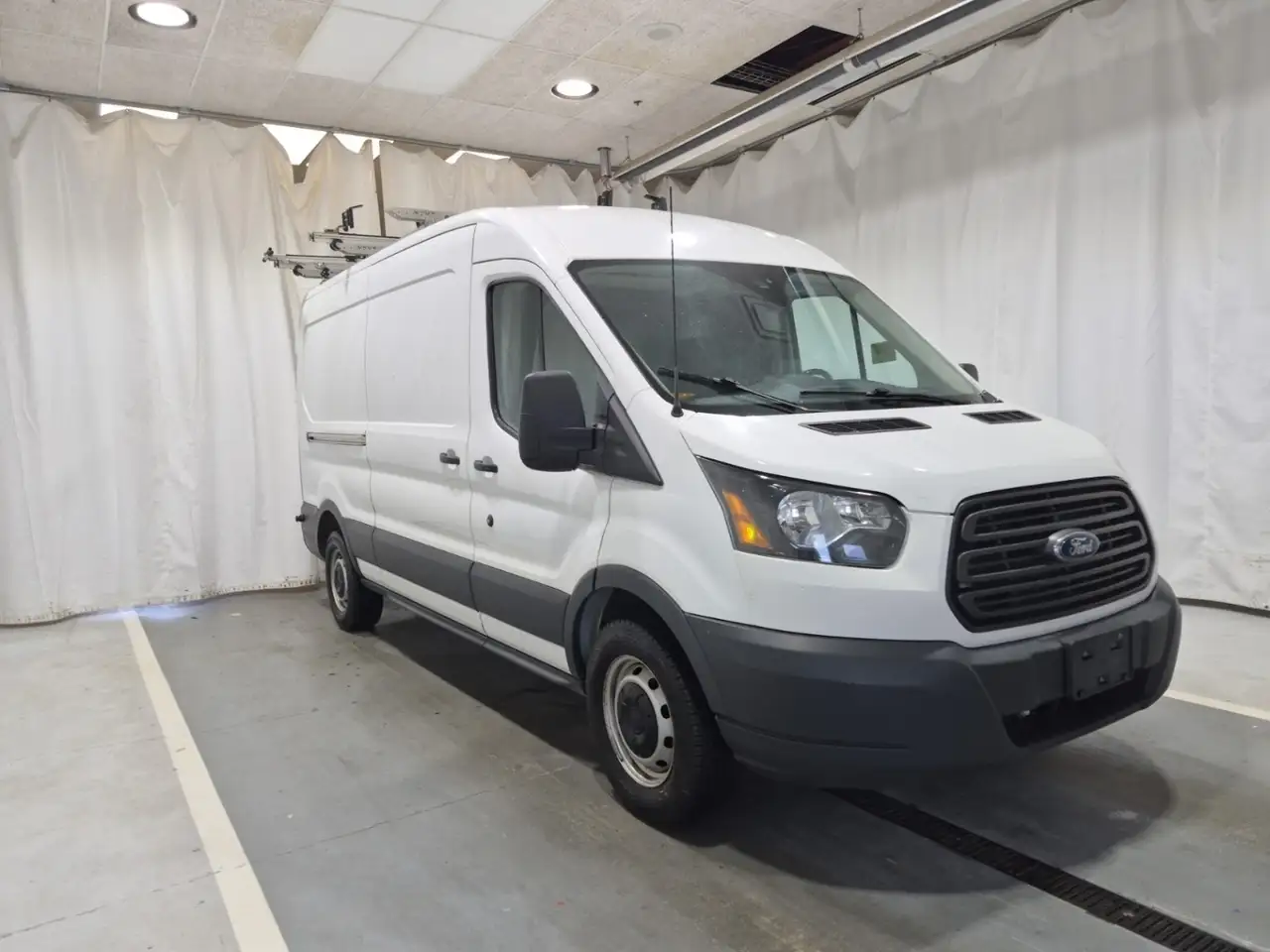 Ford Transit Cargo Van снимка Ford Transit Cargo Van