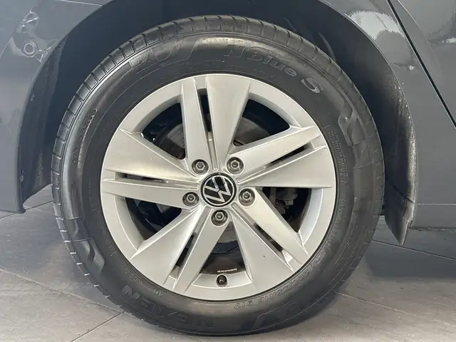 Volkswagen Golf view 3