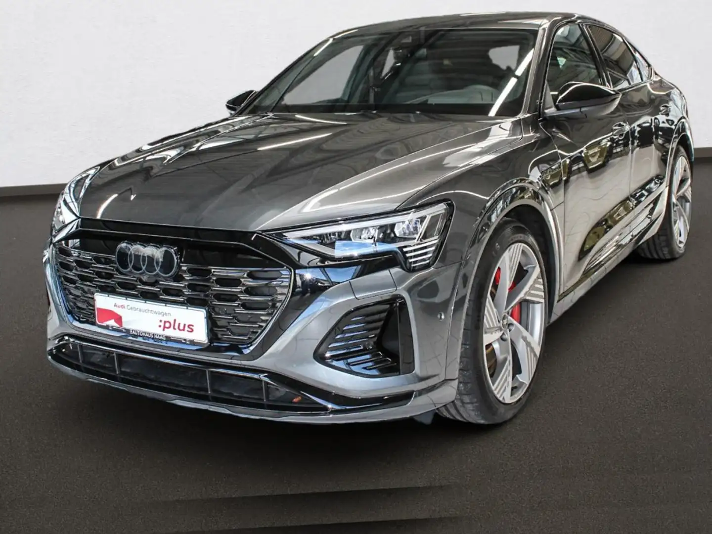 Audi Q8 e-tron Sportback S line 55 5JGar 2xLaden HUD Tour S line Grau - 2