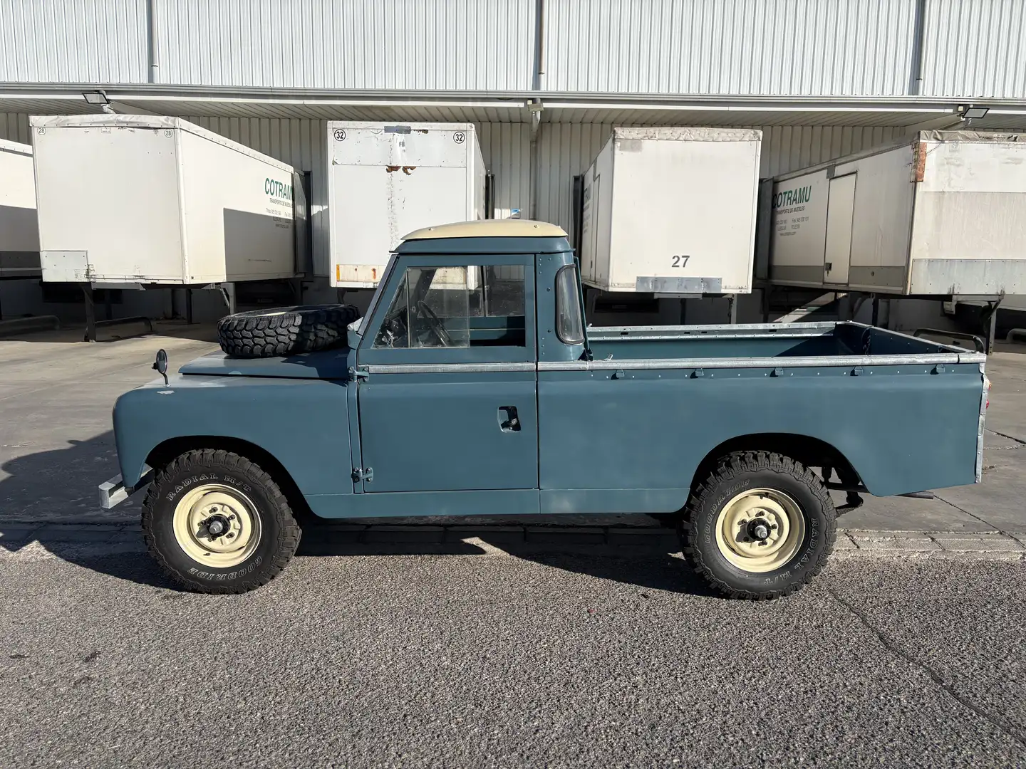 Land Rover Series 2A 109 Pickup - 2
