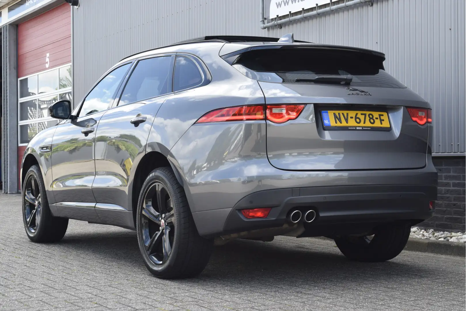 Jaguar F-Pace 2.0 R-Sport AWD 20d Panorama, Meridian, Adaptive c Gris - 2