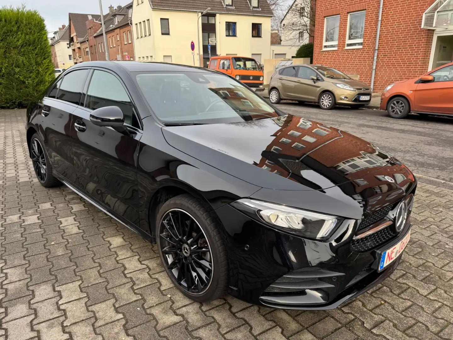 Mercedes-Benz A 250 e Lim.  AMG Sport-LED-360 Kam.-19 Zoll LMF Zwart - 2