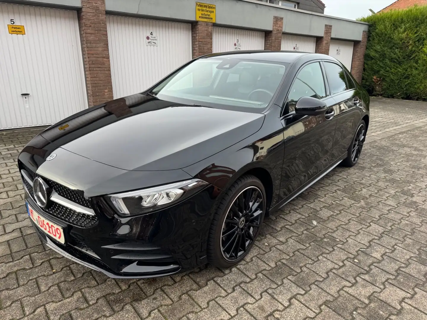 Mercedes-Benz A 250 e Lim.  AMG Sport-LED-360 Kam.-19 Zoll LMF Zwart - 1