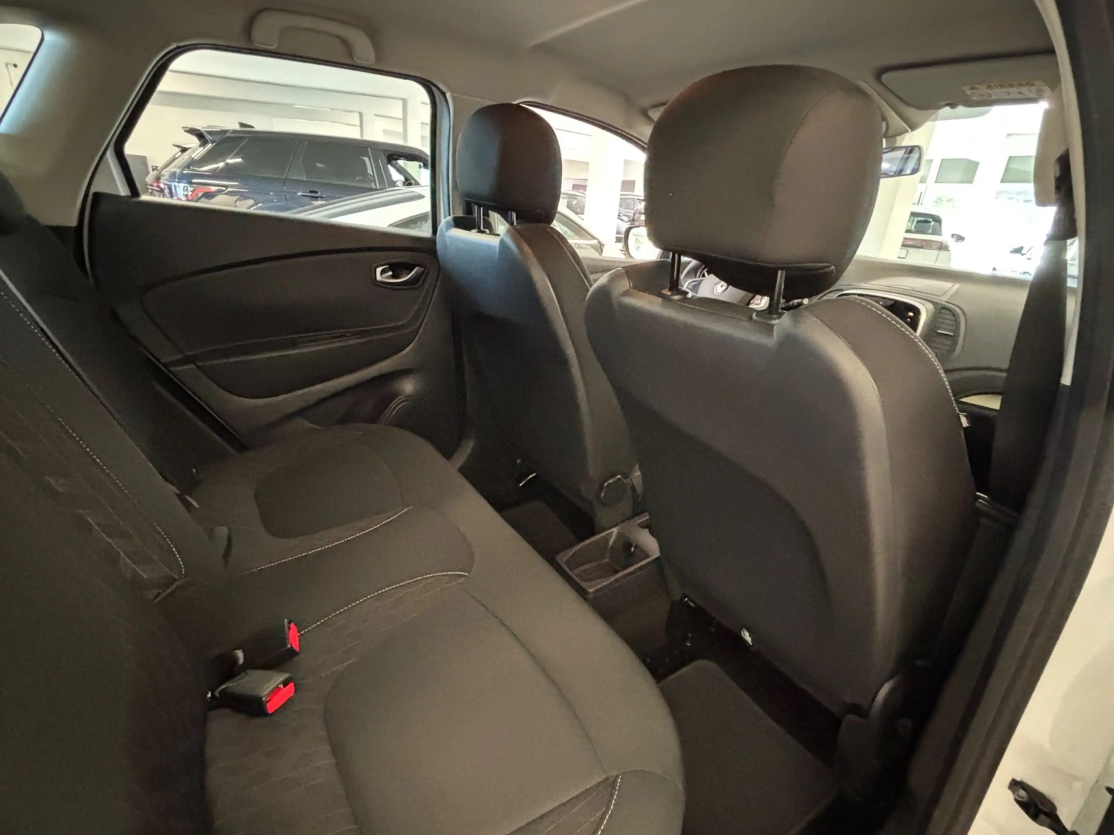 Renault Captur Limited — photo 11