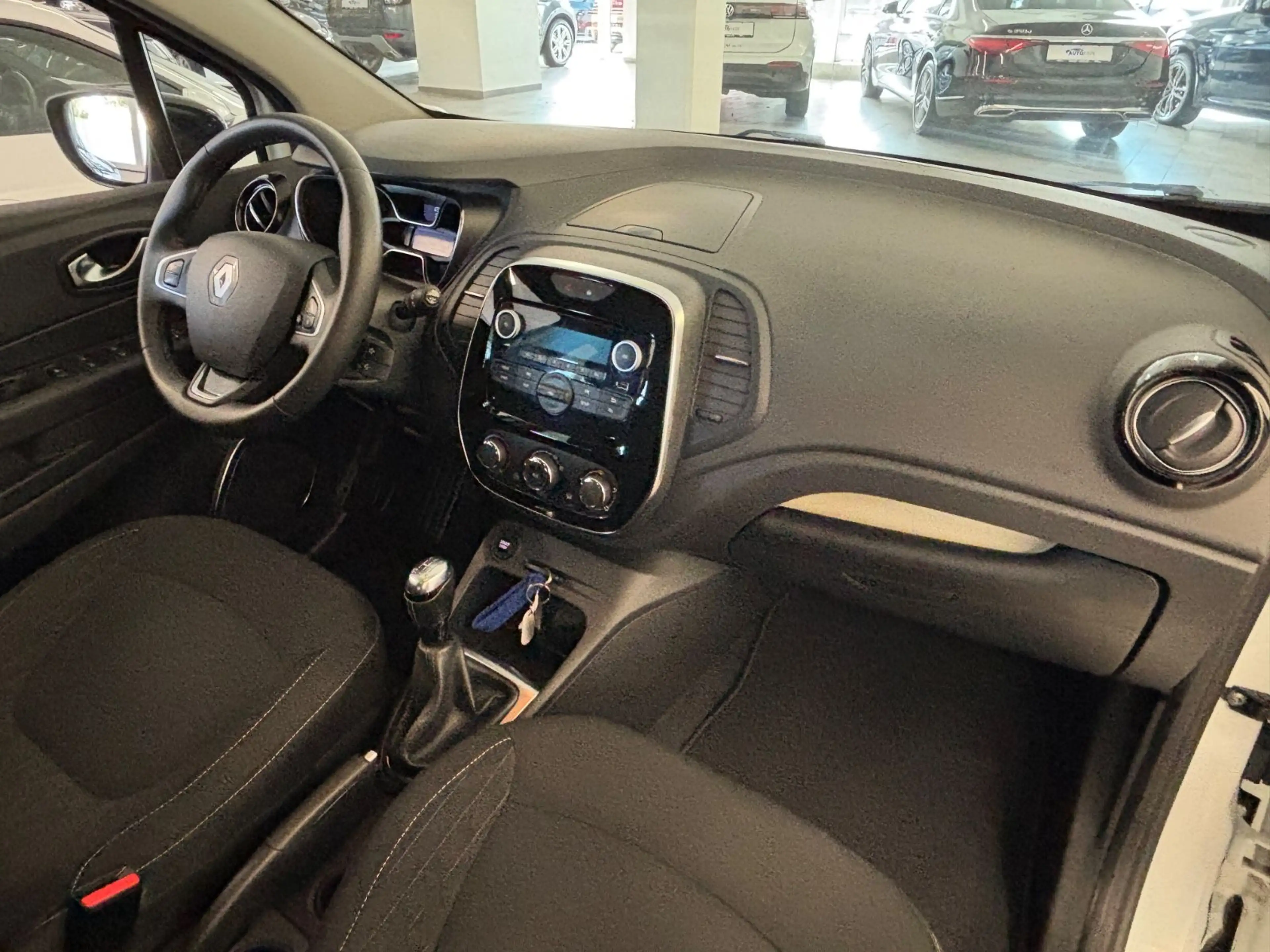 Renault Captur Limited — photo 9