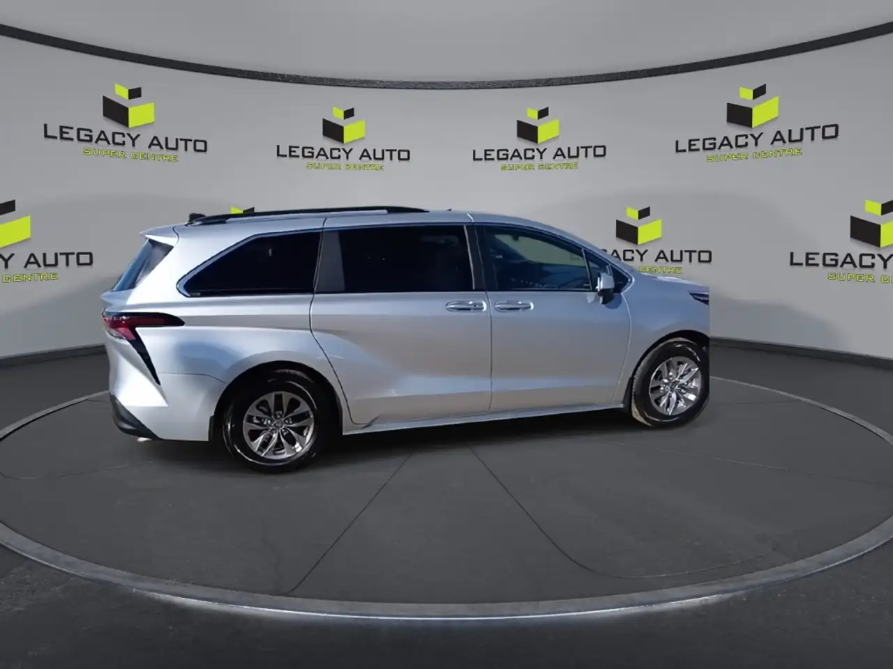 Toyota Sienna снимка Toyota Sienna