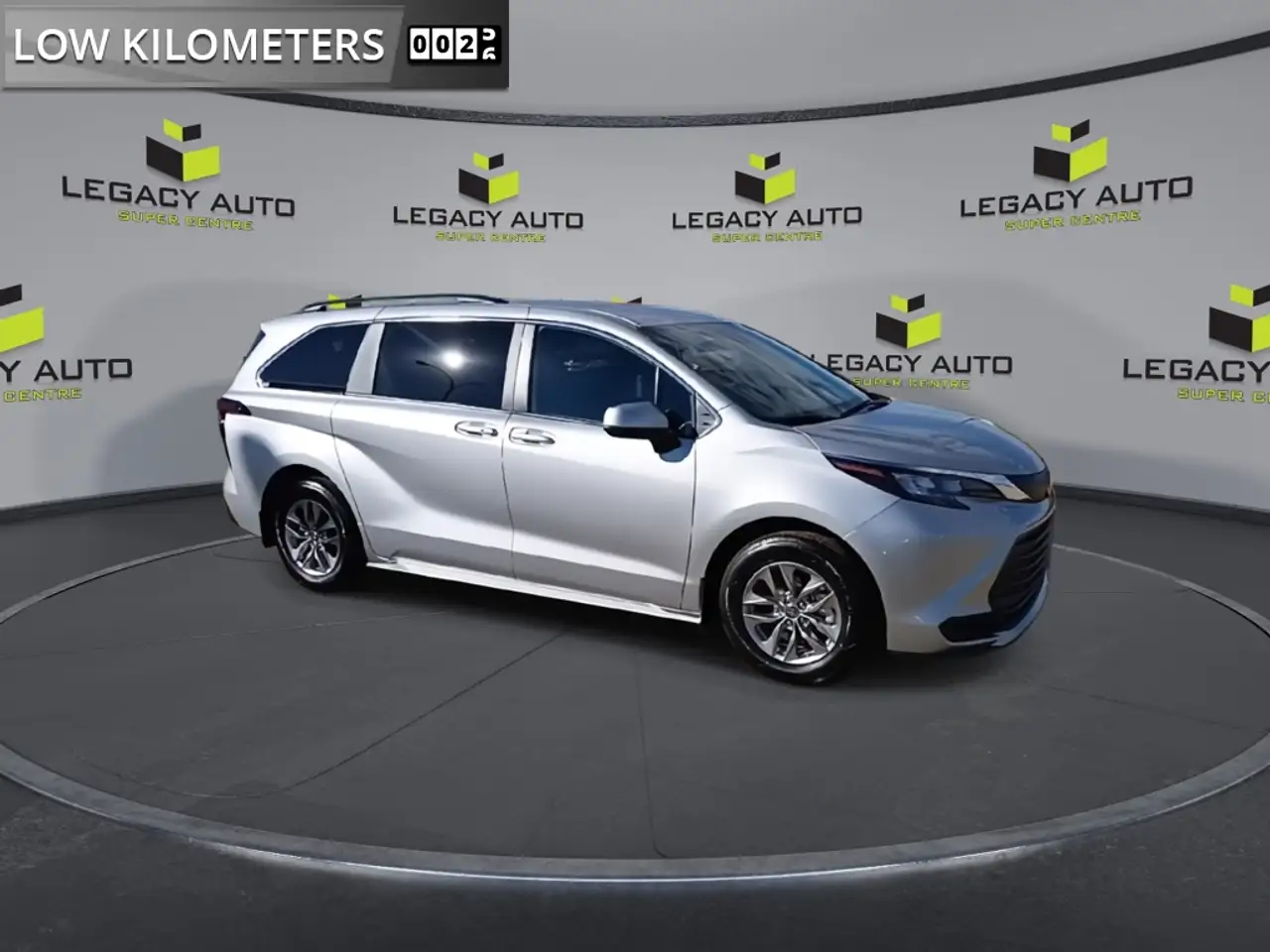 Toyota Sienna снимка Toyota Sienna