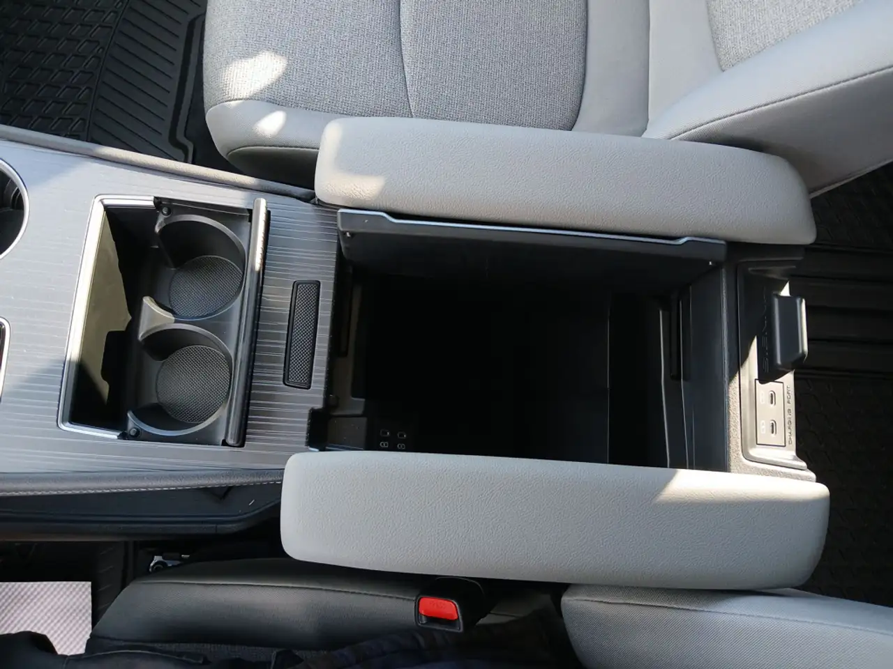 Toyota Sienna снимка Toyota Sienna
