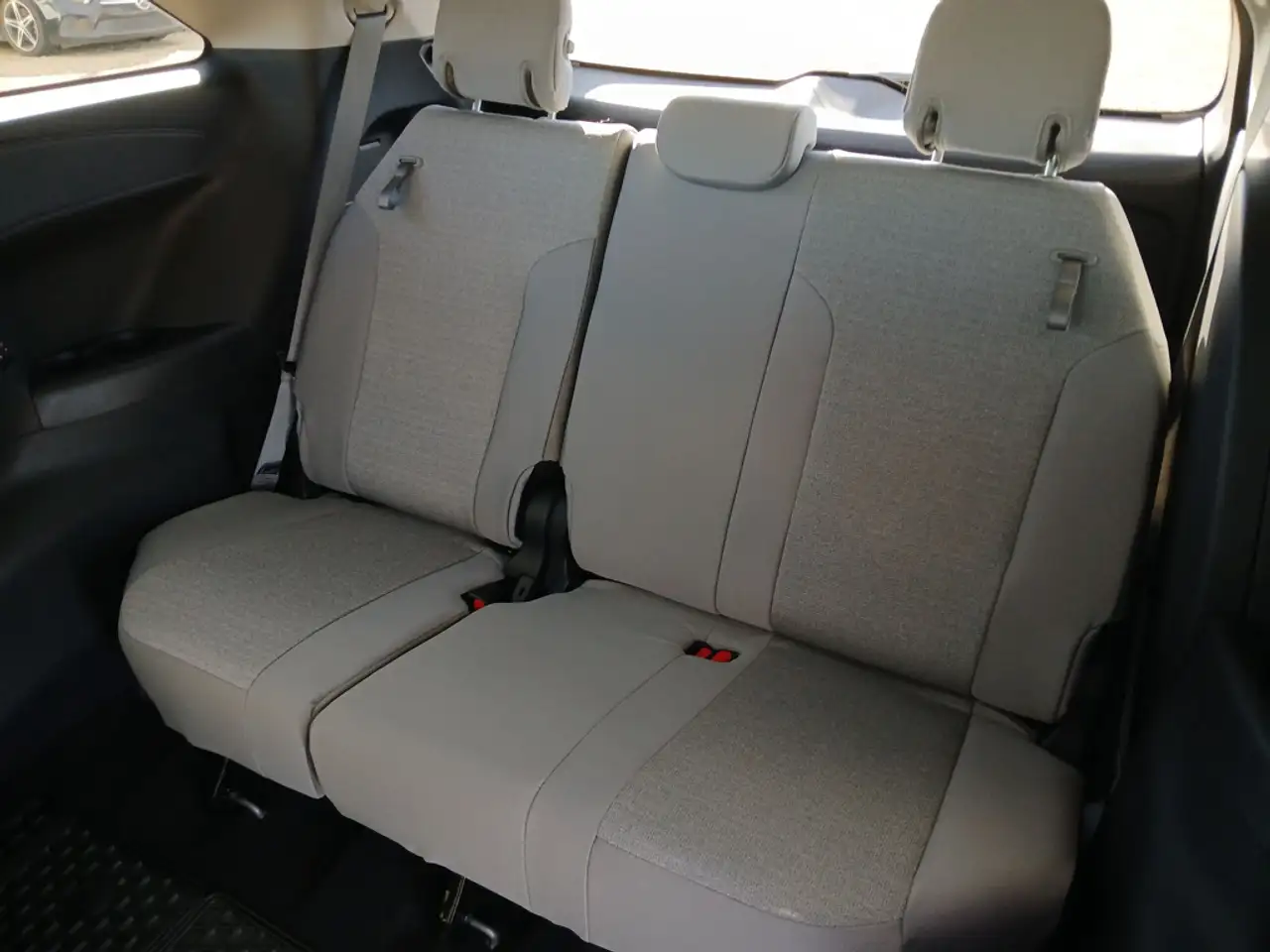 Toyota Sienna снимка Toyota Sienna