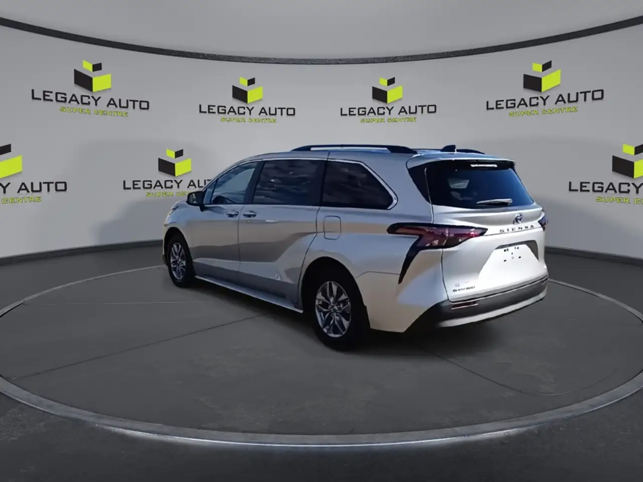 Toyota Sienna снимка Toyota Sienna