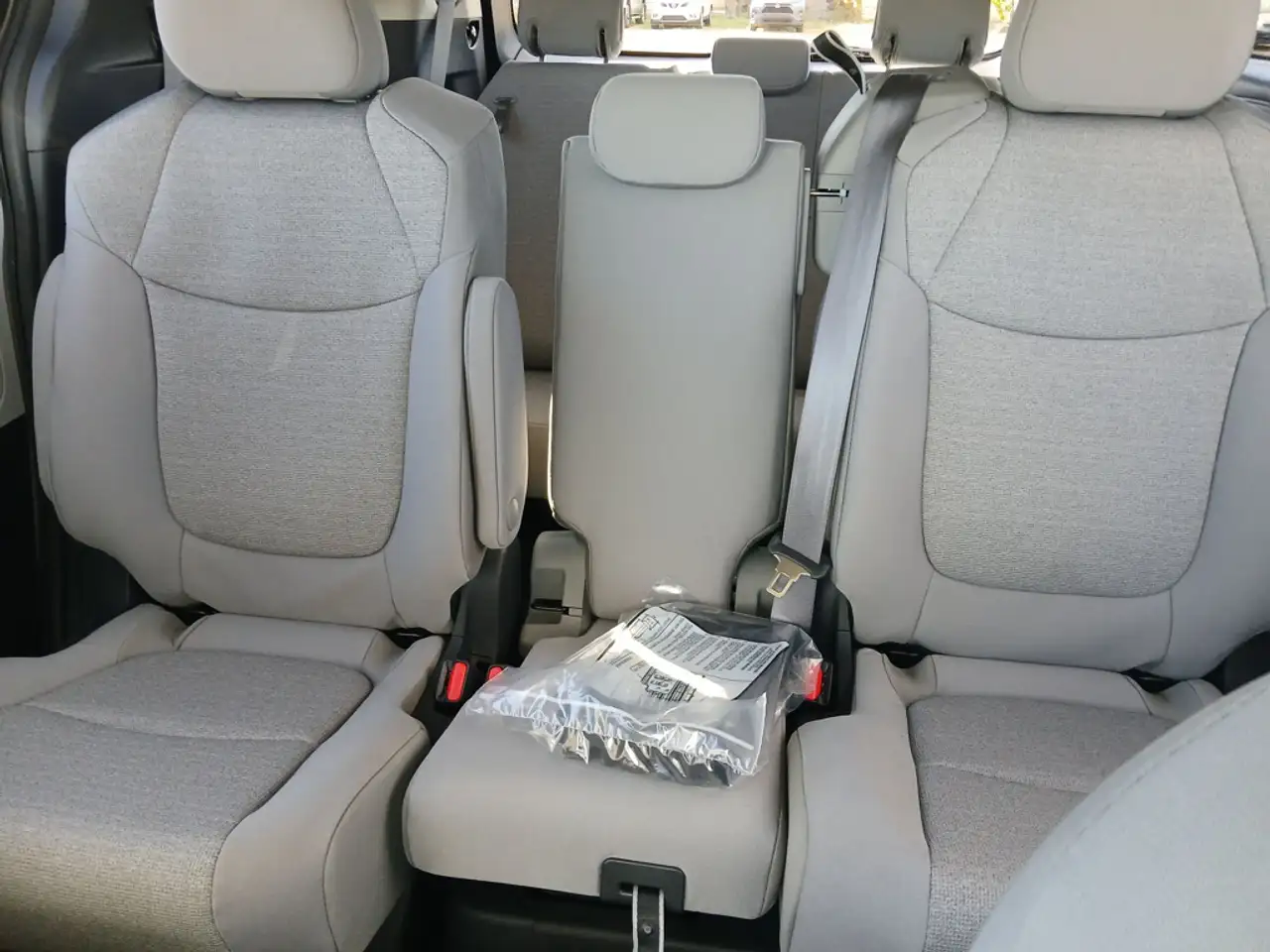 Toyota Sienna снимка Toyota Sienna