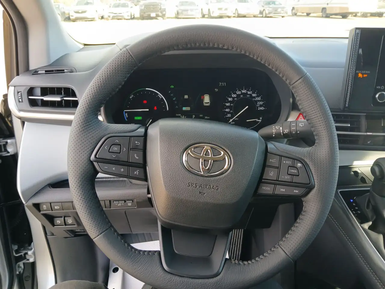 Toyota Sienna снимка Toyota Sienna
