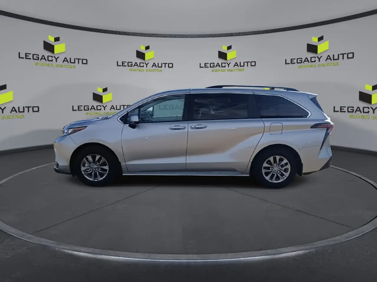 Toyota Sienna снимка Toyota Sienna