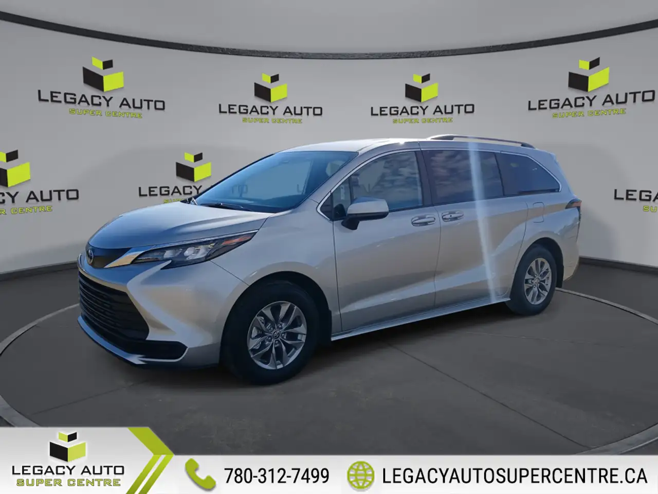 Toyota Sienna снимка Toyota Sienna