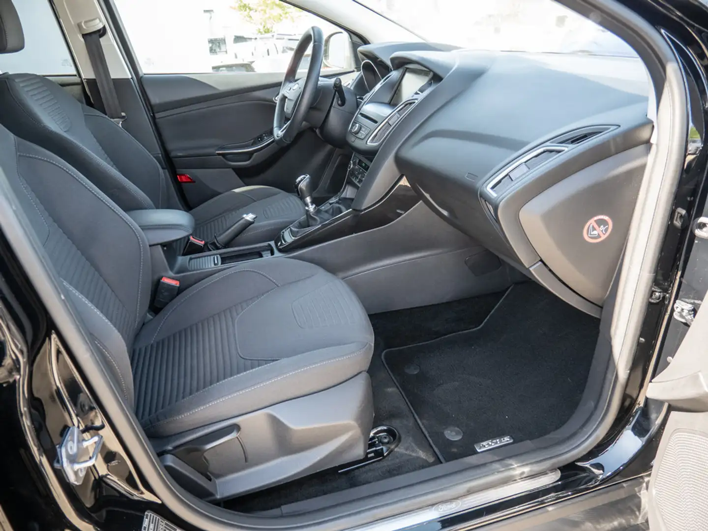 Ford Focus Titanium 5-türig 1.0l 92KW Schwarz - 2