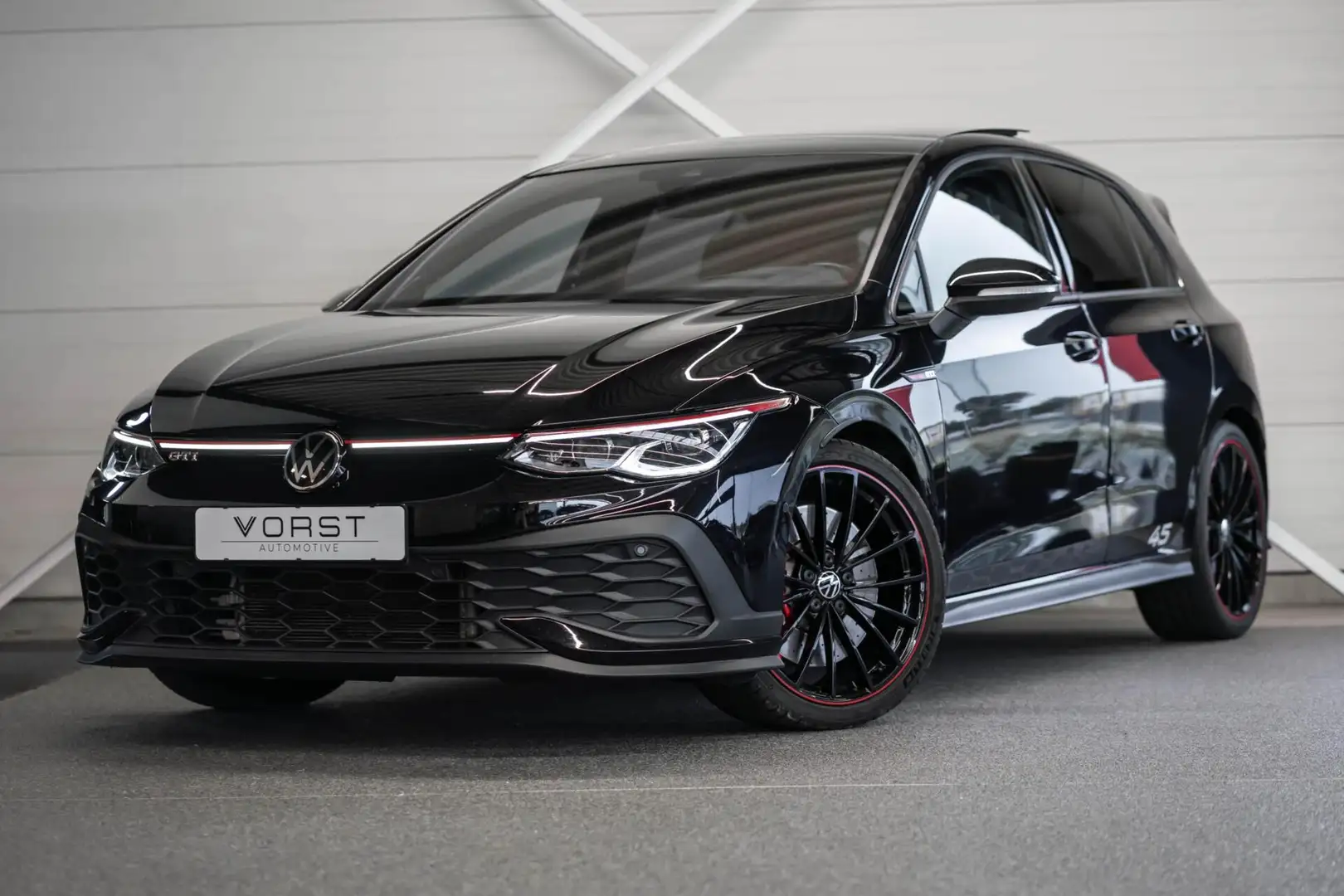 Volkswagen Golf GTI 2.0 TSI Clubsport 45 Jahre Akra Pano HUD Zwart - 1