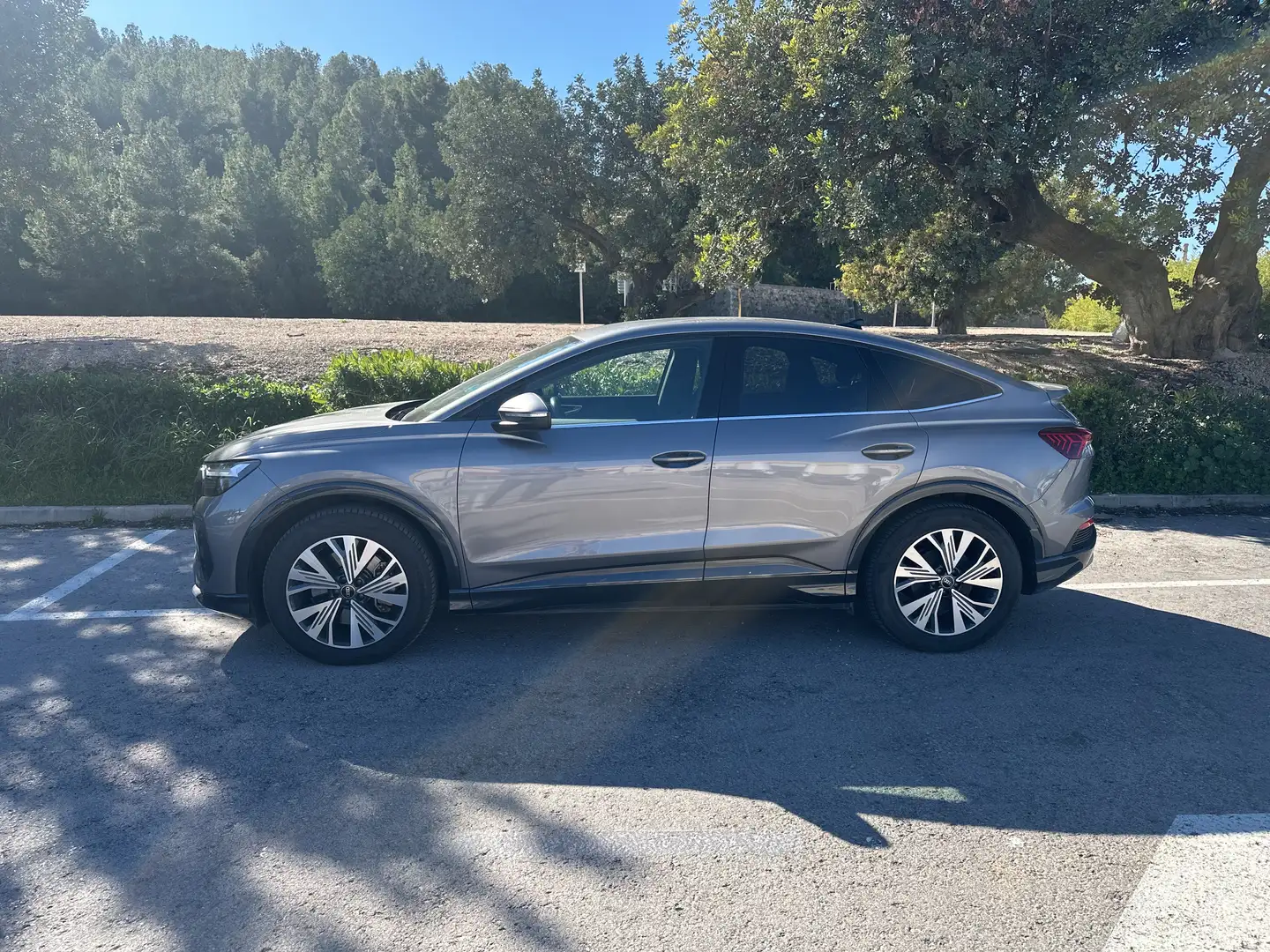 Audi Q4 e-tron 40 Advanced 82KWh Gris - 1