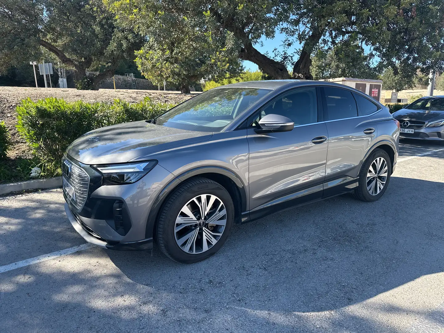 Audi Q4 e-tron 40 Advanced 82KWh Gris - 2
