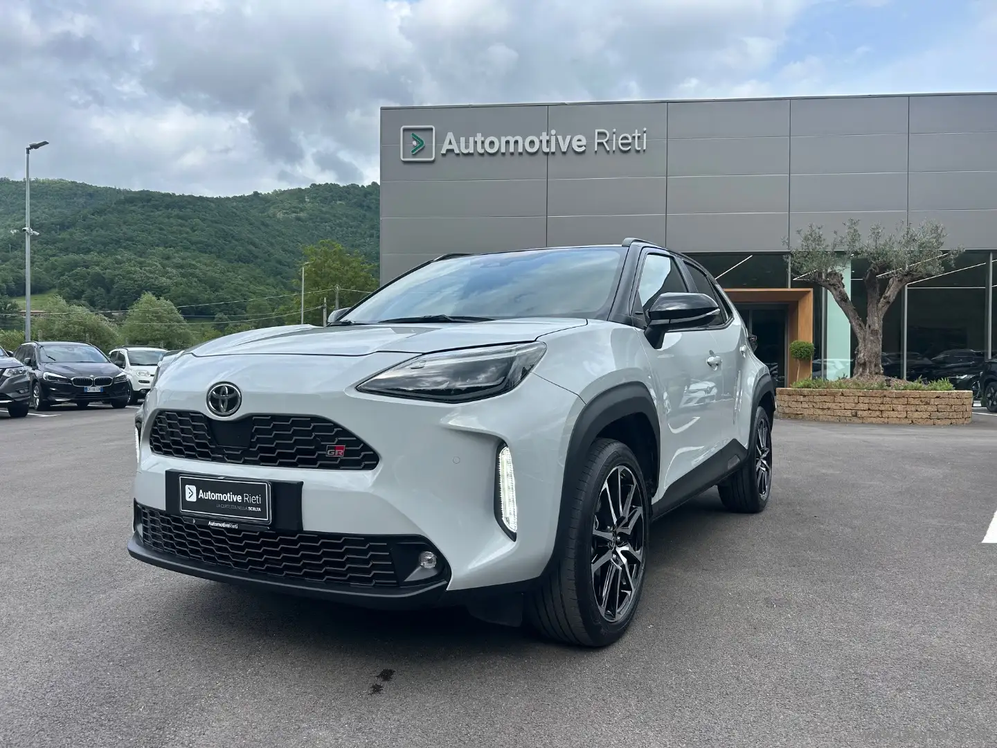 Toyota Yaris Cross 1.5 Hybrid 5p.E-CVT GR SPORT Grigio - 1