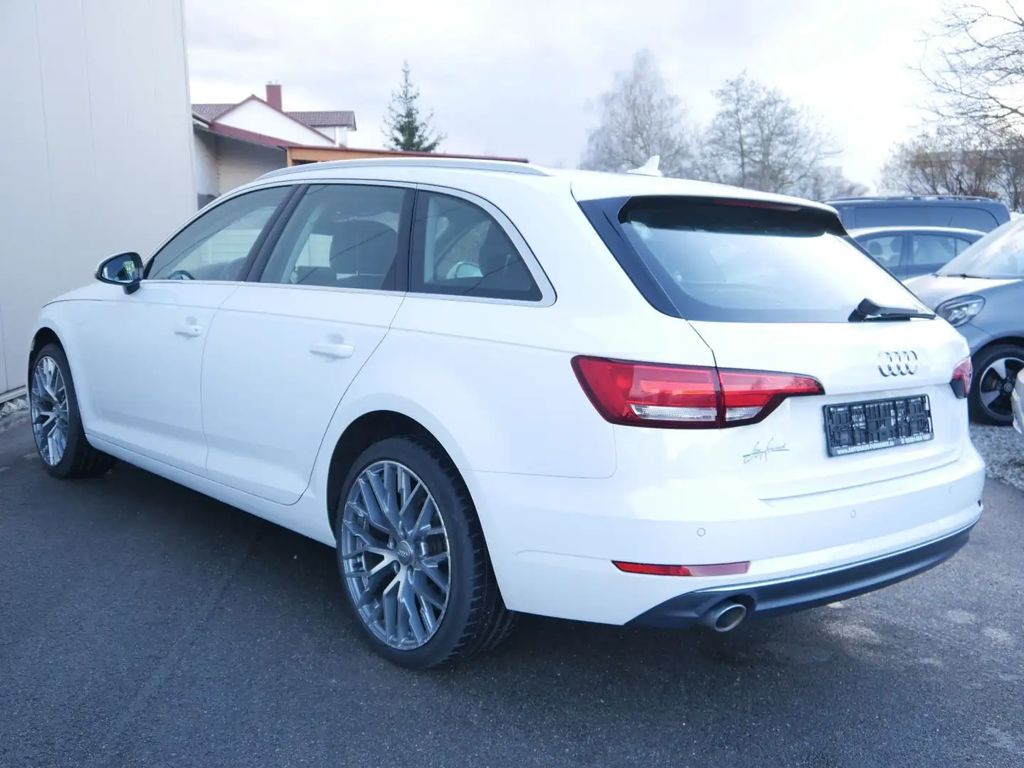 Audi A4 Avant 2.0 TDI Sport NAVI/BIXENON/PDC Weiß - 2