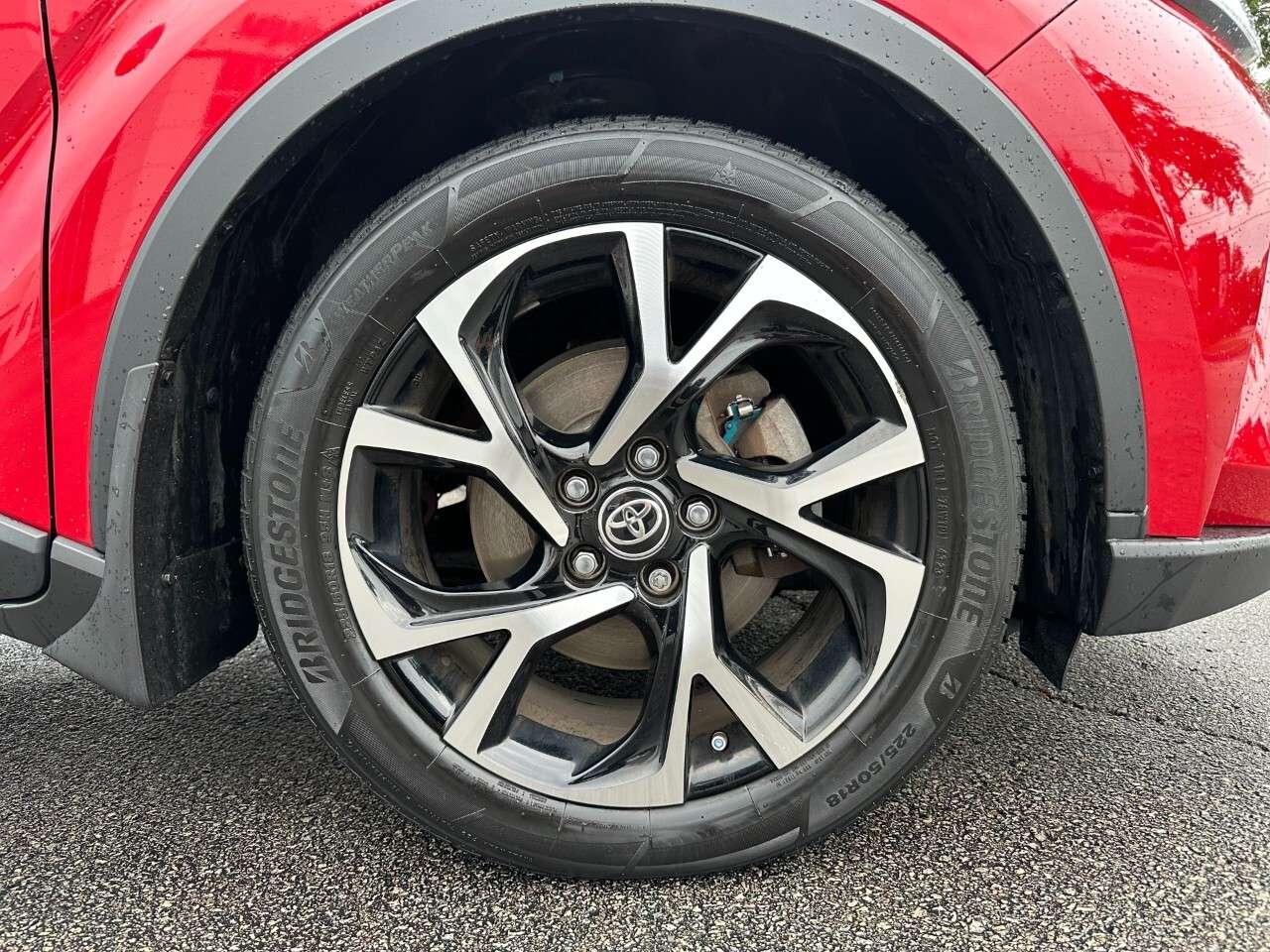 2020 Toyota C-HR XLE Premium FWD — снимка 1