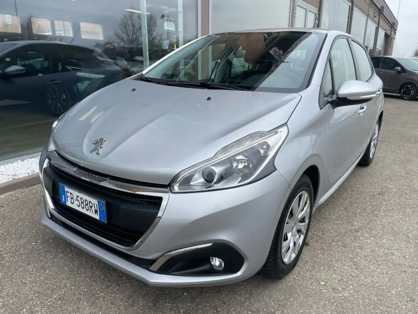 Peugeot 208 1° serie PureTech 82 5 porte Allure Argento - 2