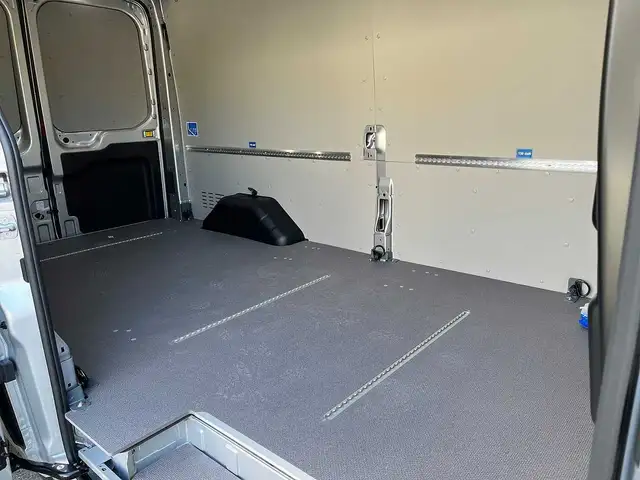 Ford Transit view 5