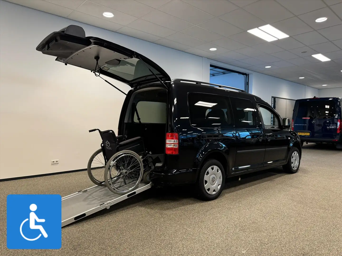 Volkswagen Caddy Maxi Rolstoelauto 5+1 Noir - 2