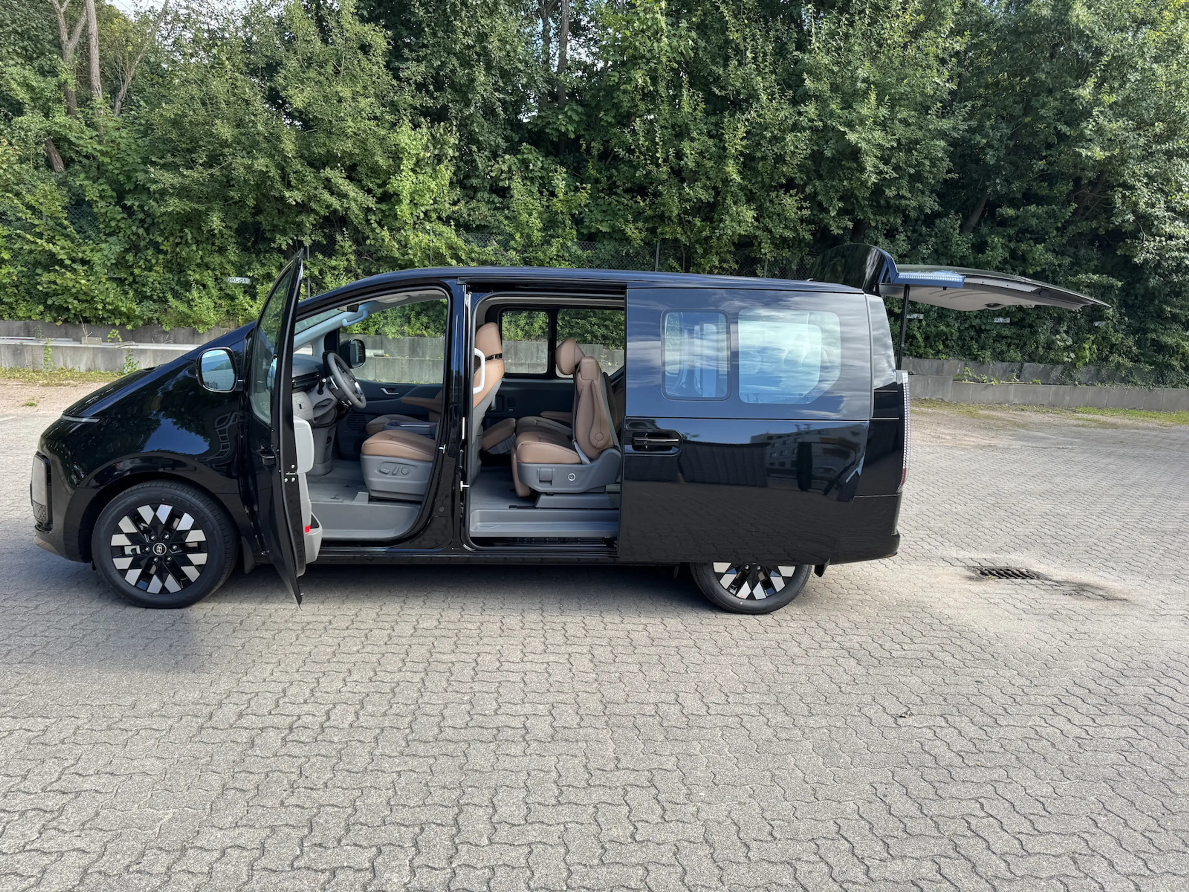 Hyundai STARIA Premium Luxus auf 7 Sitzen Siebenschön — photo 10